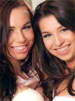 Aidra Fox and Ariana Grand explore juicy snatches