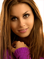 Sabrisse unveils her natural tits and trimmed twat