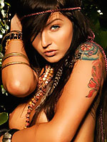 Veronica LaVery posing her sexy body in the garden