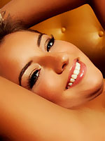 Jessica Workman wastes no time in showing her body